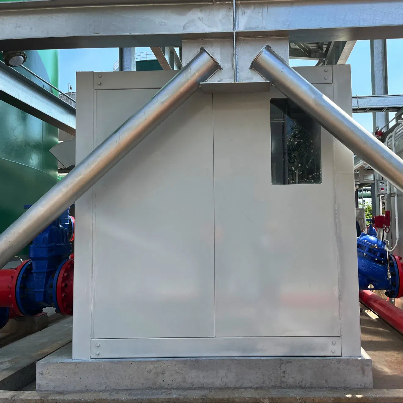 a Customized Noise Reduction Device for Fire Pumps Installed Outdoors