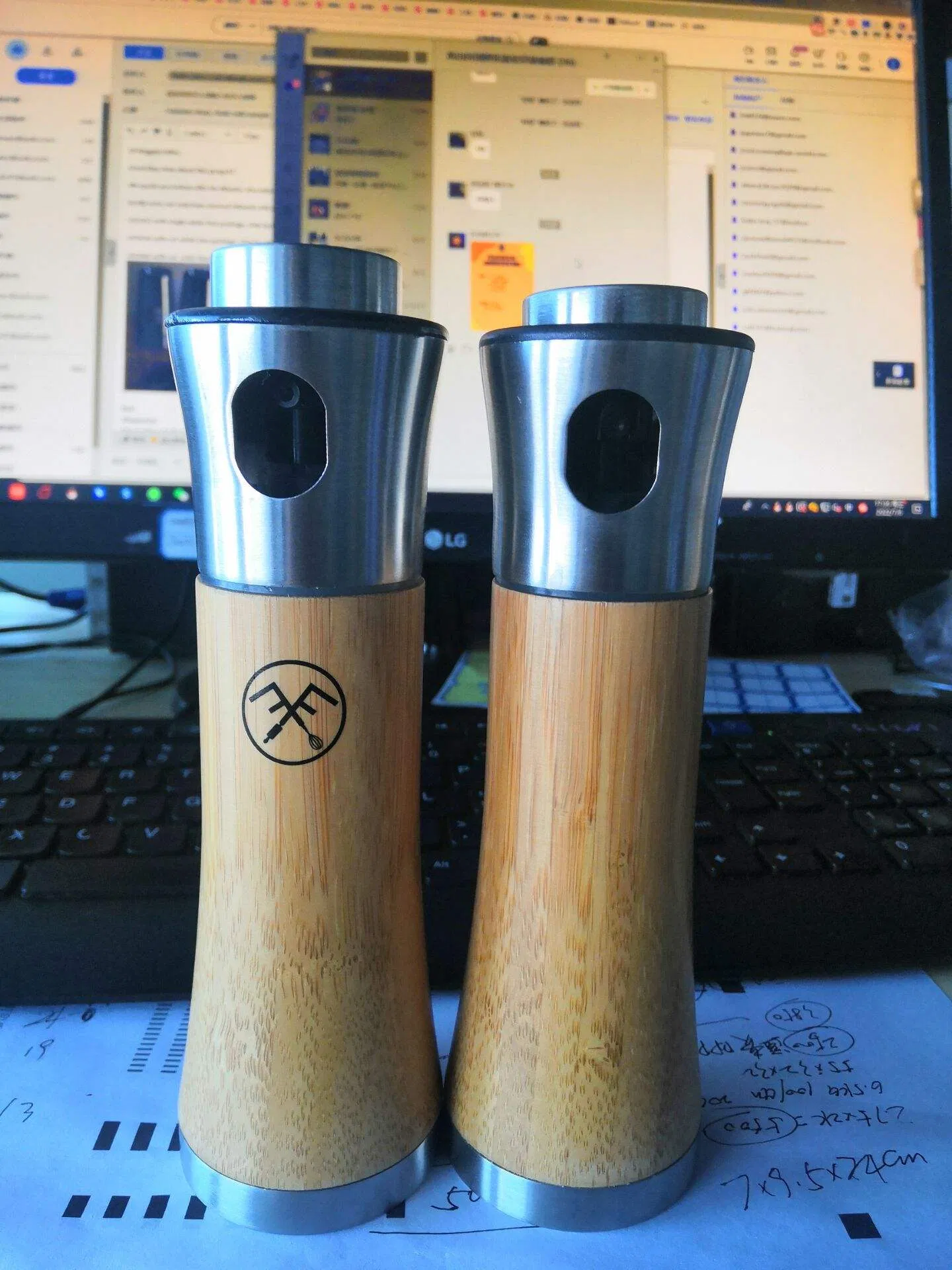 Custom Logo Bamboo Olive Oil Sprayer Stainless Steel Refillable Vinegar Dispenser Bottle Kitchen Gadgets