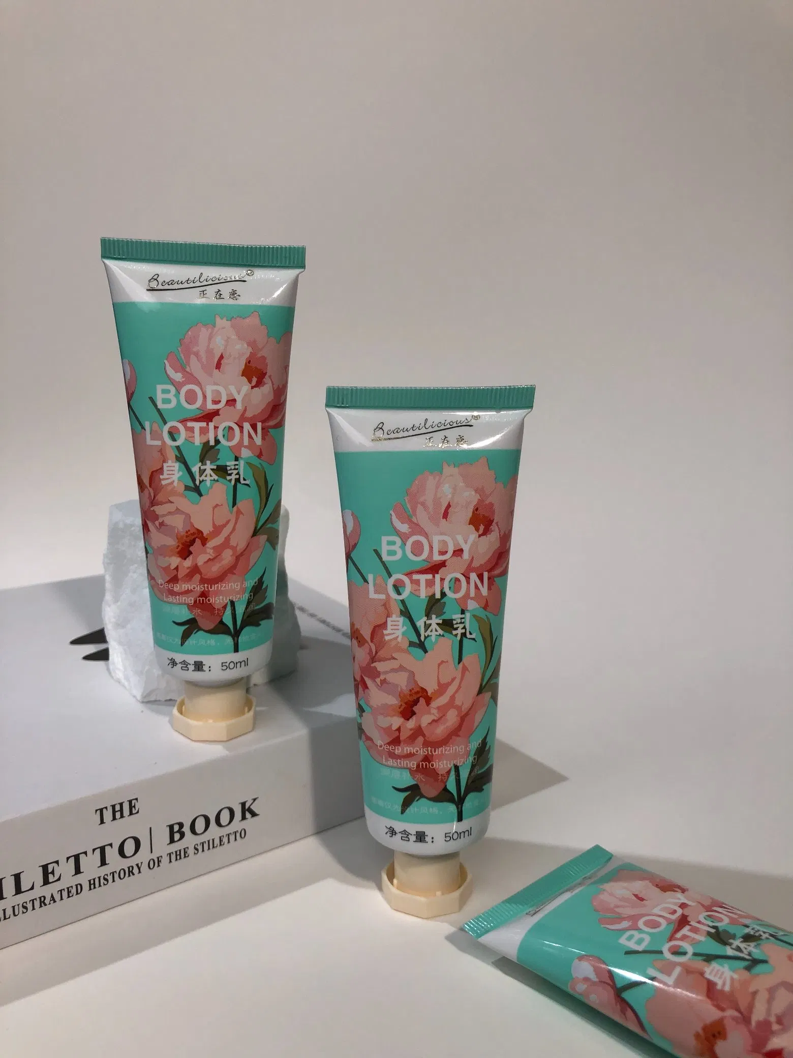 Luxurious Hand Cream Gift Set for Travel Enthusiasts