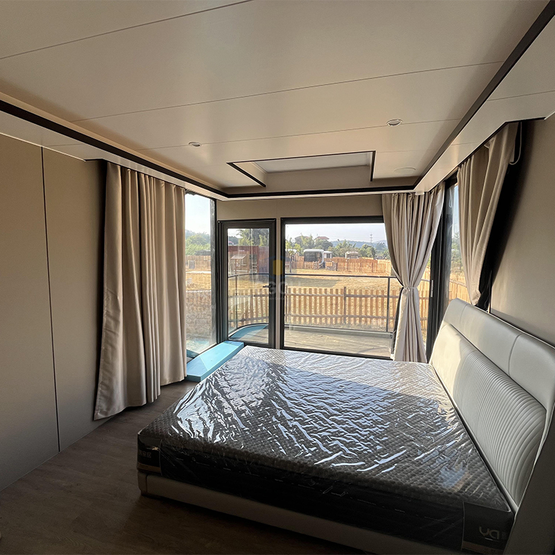 Innovative Modern Capsule Residence: Online Support for Customized Specifications