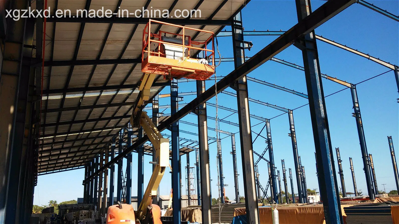 Prefabricated Steel Structure Hangar Shed with Crane