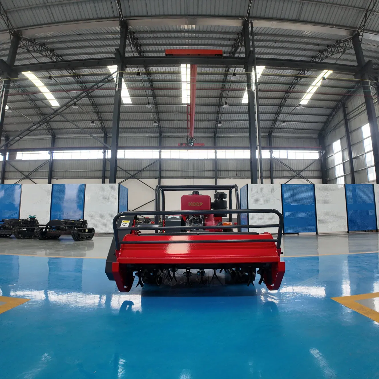 Diesel Powered Remote Control Lawn Mower 15HP Koop192 Euro V Crawler Robot Lawn Mower 1000mm Cutting Width 45° Slope Climbing