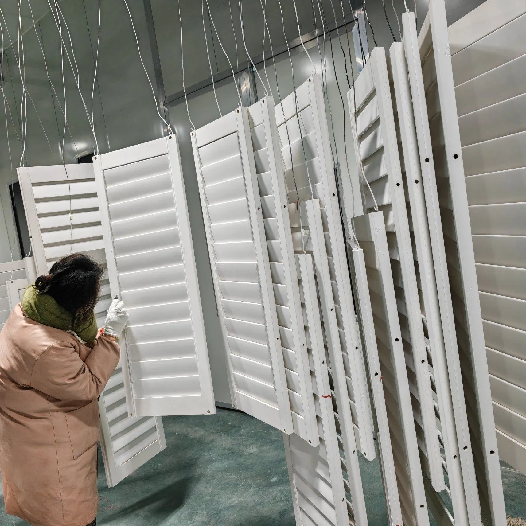 China Paulownia Wooden Solid Plantation Shutters