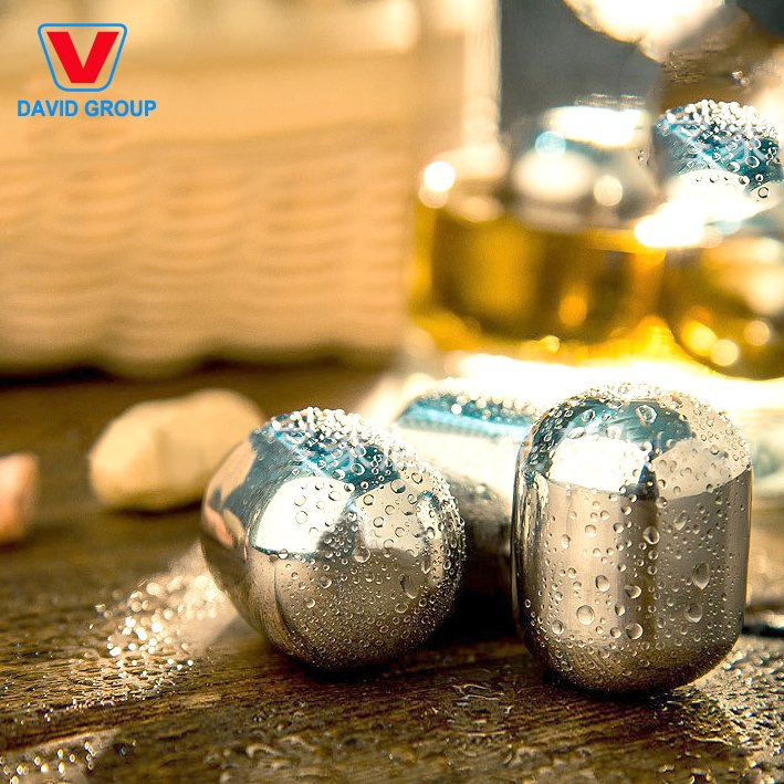 Набор виски с ледяными камнями для охлаждения напитков