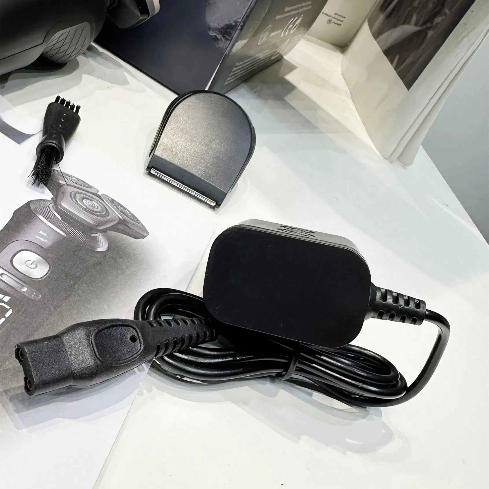 2-in-1 Phelips Norelco S9502/83 Electric Shaver with Personal Grooming Kit