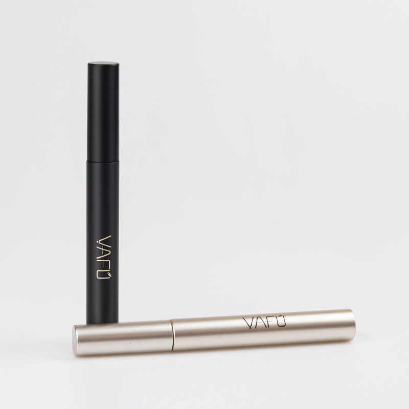 Long-Lasting Curling Mascara with Shimmer and Lash Growth