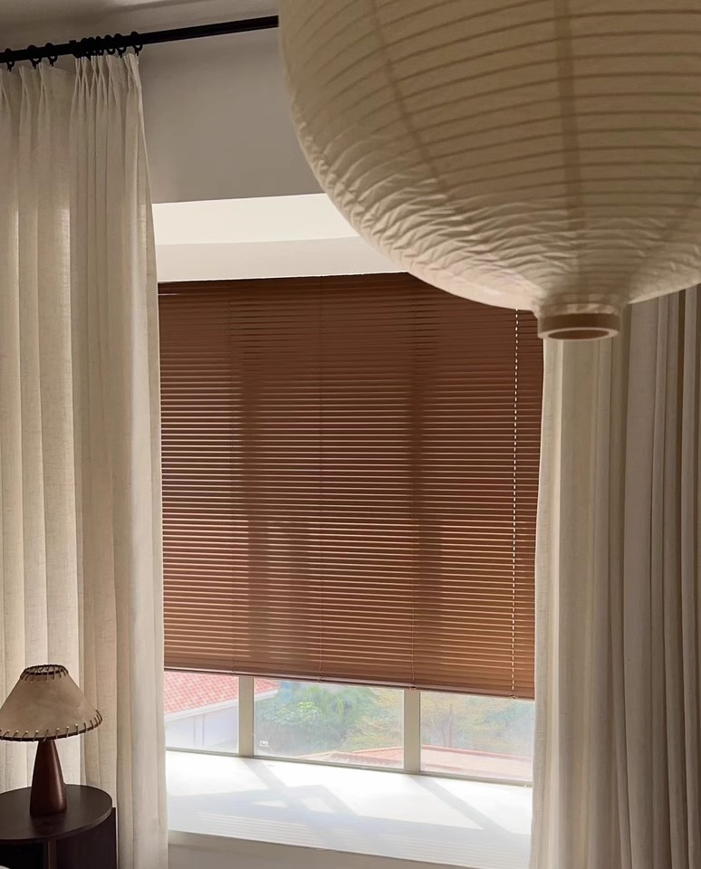 Sisheng Wood Grain Shutter by Hand Control Made of Aluminium Magnesium Alloy