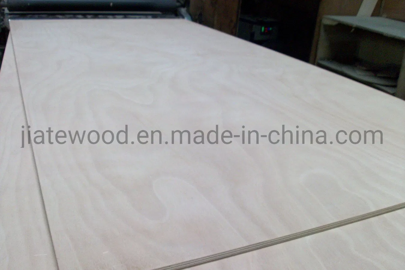 Okoume Furniture Board with Hardwood Core