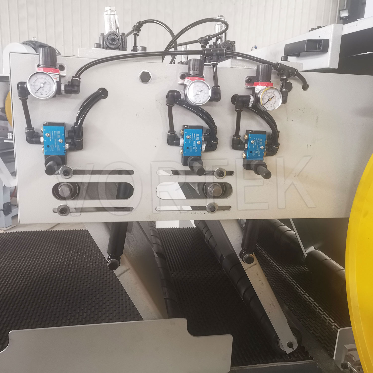 Ленточнопильный станок по дереву промышленный горизонтальный MJ300