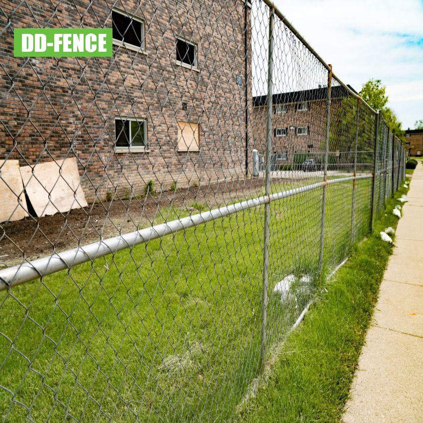 Galvanized PVC Coated Wire Mesh Diamond Hole Security Cyclone Fence Chain Link Fencing for Playground Garden Railway