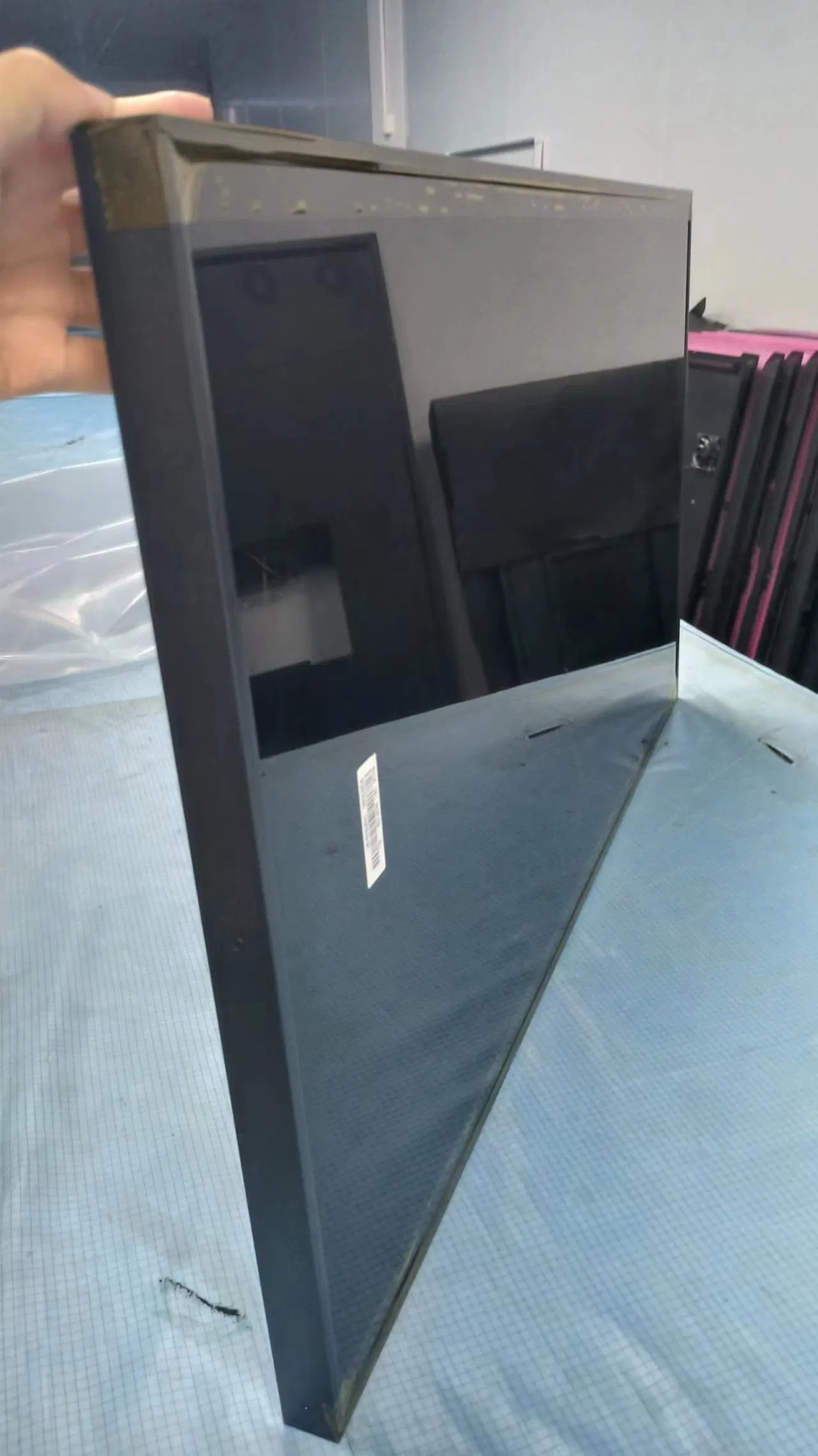 32-дюймовый сенсорный LCD монитор с Android и Wi-Fi