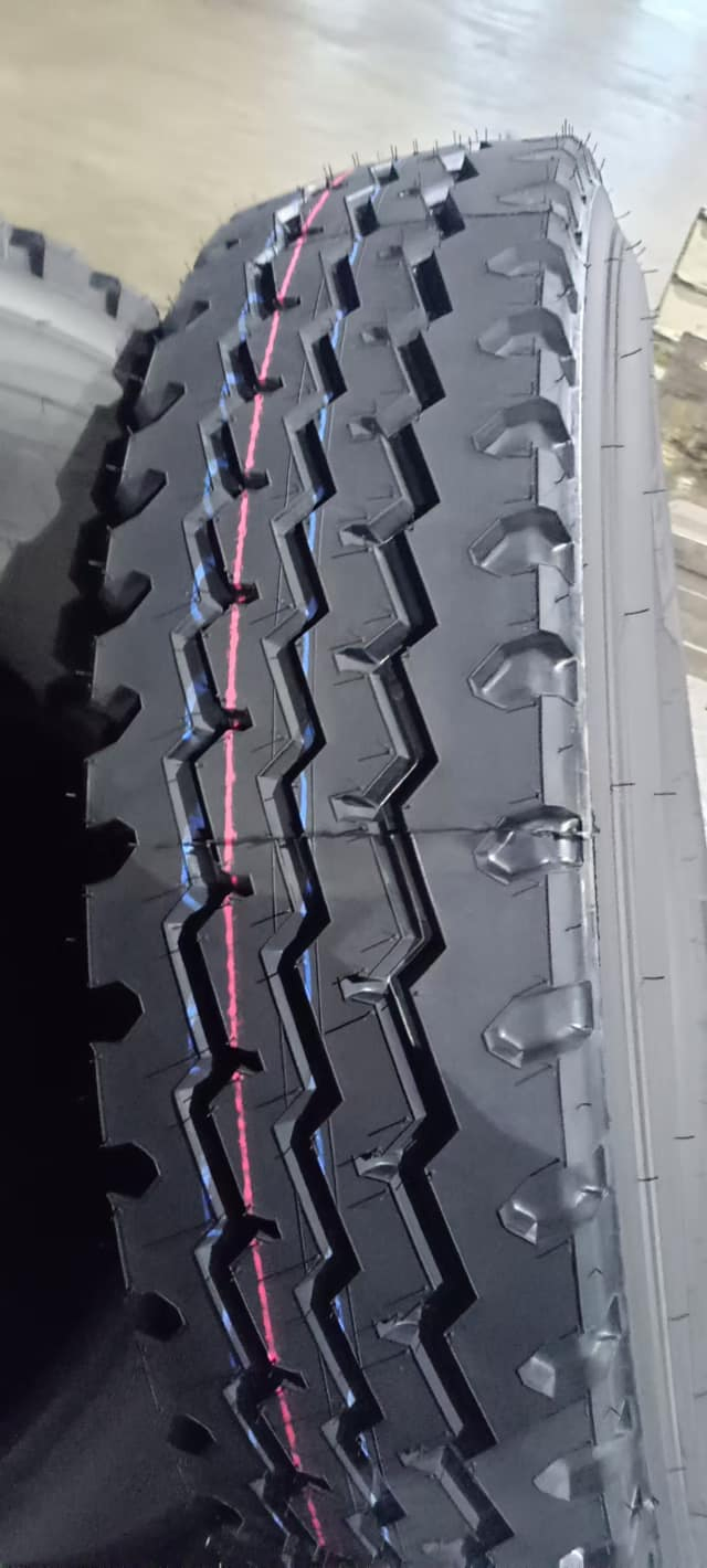 Прочные внедорожные шины 245/70 R19.5 для тяжелых нагрузок