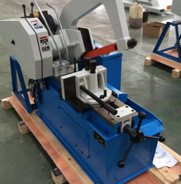 Станок для резки металла ленточнопильный