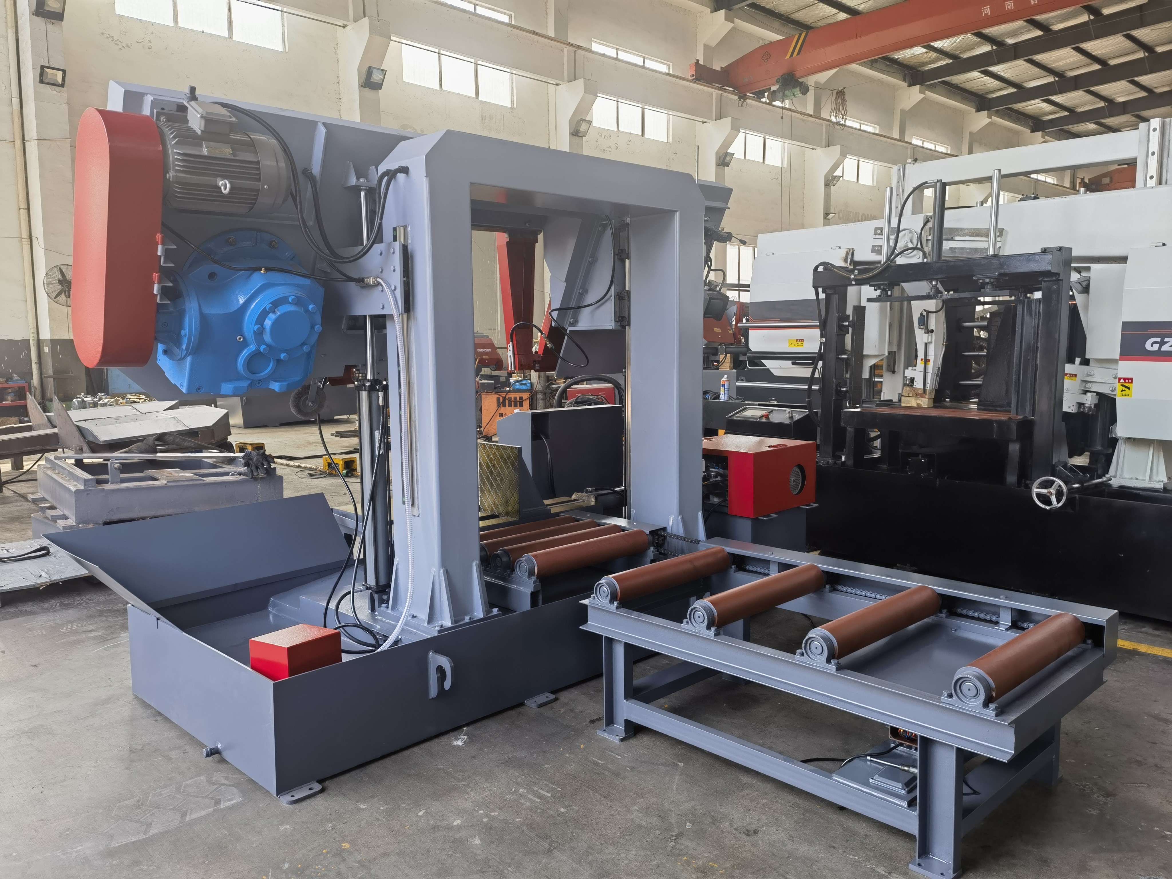 Ленточная пила по металлу полуавтоматическая CH-650