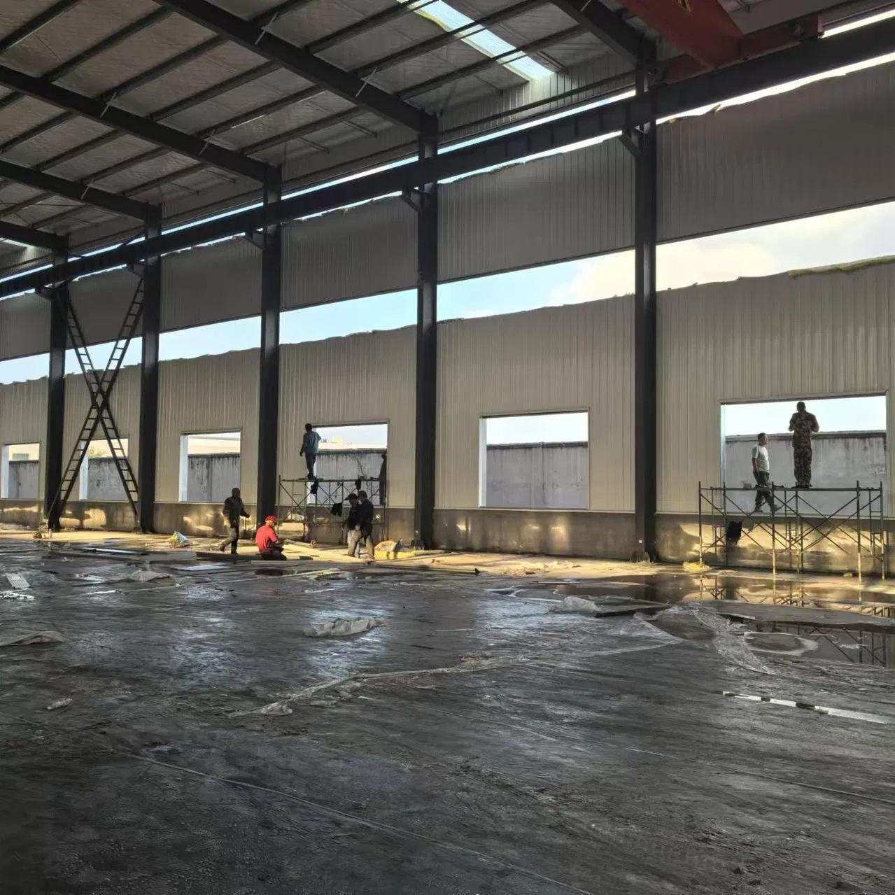 Prefabricated Metal Design Manufacturer Workshop/Garage Frame Painted Steel Structure with H Beam/Purlin/Bolt/Wall Panel