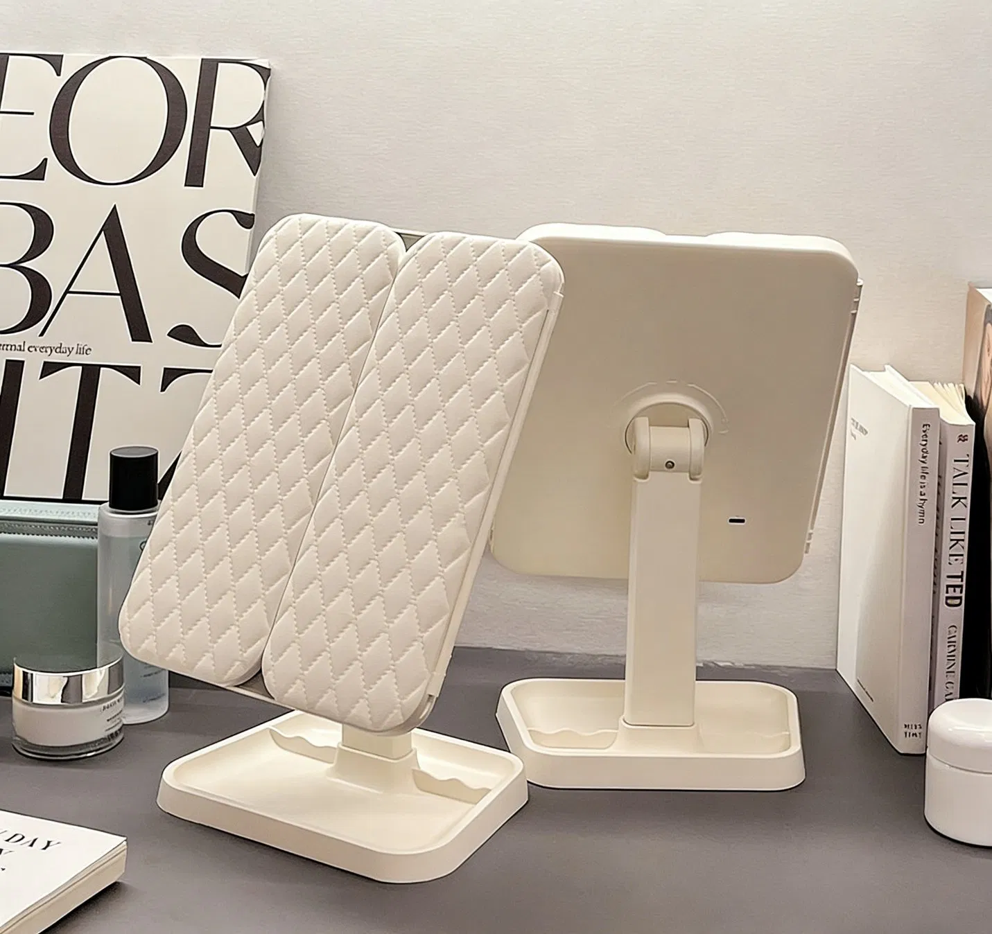Wear-Resistant Fashionable Portable LED Jewelry Box with Tri-Fold Mirror