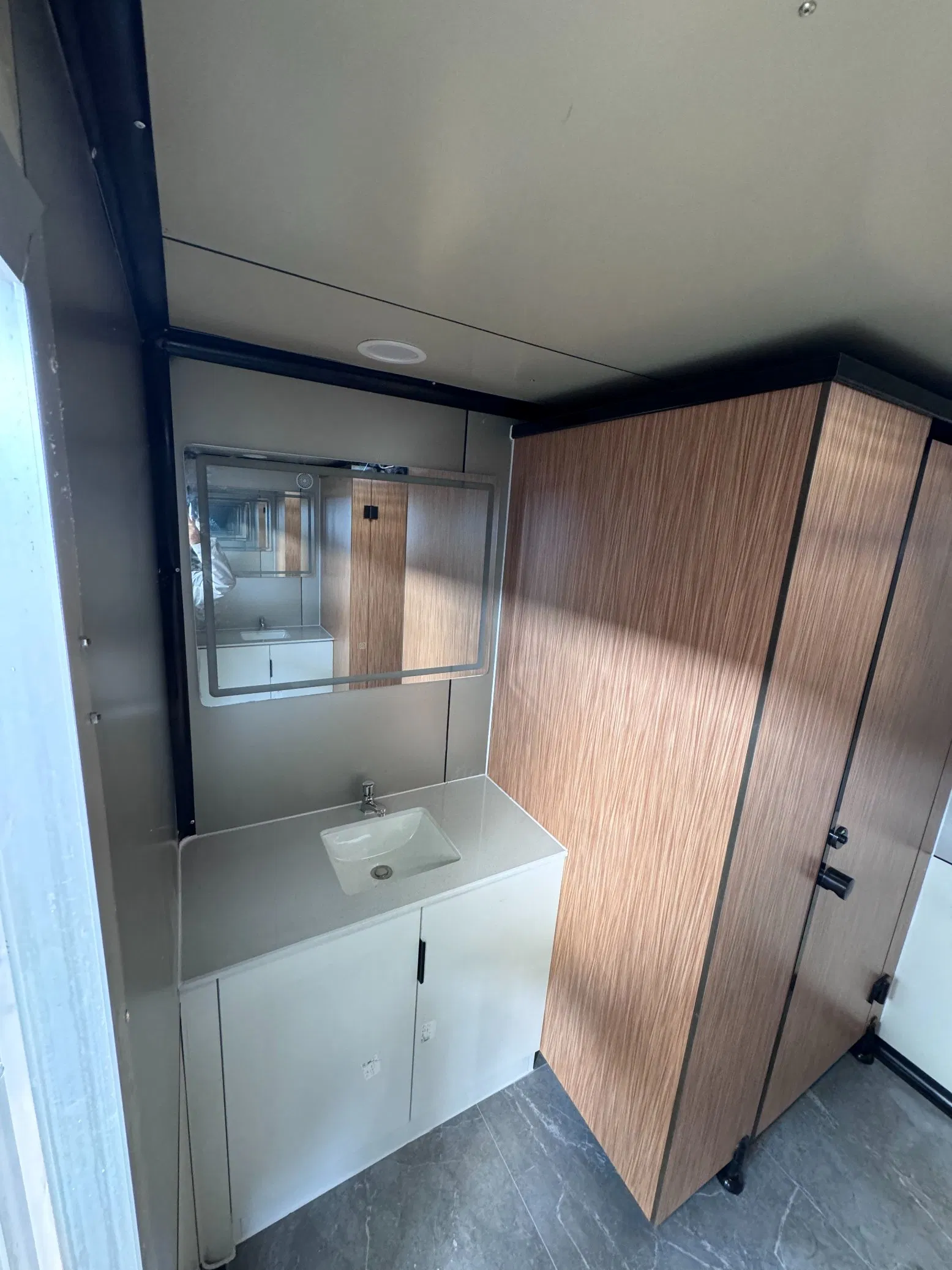 Mobile Outdoor Luxury Portable Bathrooms Trailer Factory Price Restrooms Trailer Camping Caravan Toilet Manufacturers