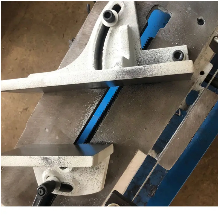 Ленточная пила по металлу вертикальная автоматическая BS-650G