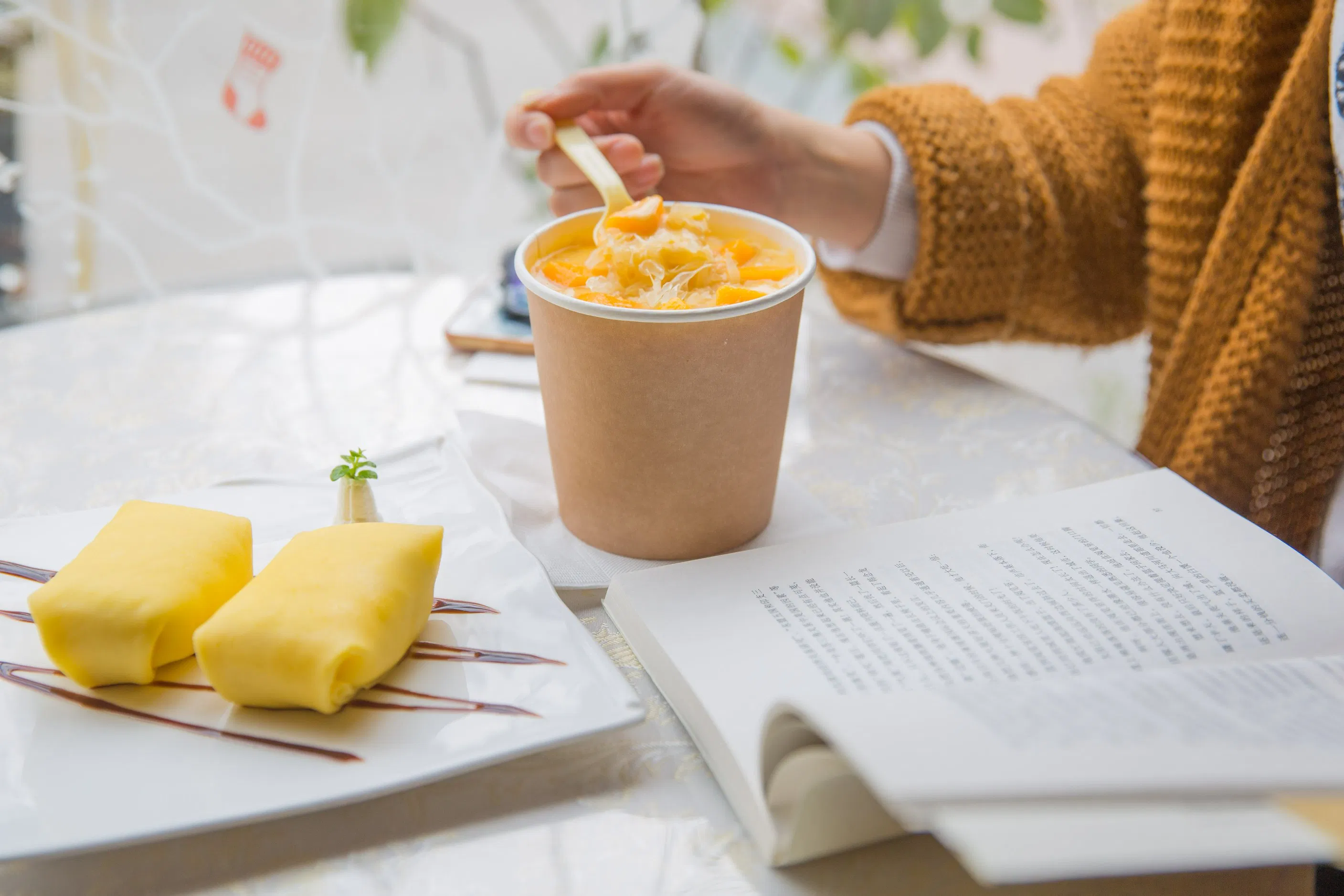 Customizable Round Paper Bowls with Lid, Eco-Friendly Disposable for Noodle Soup