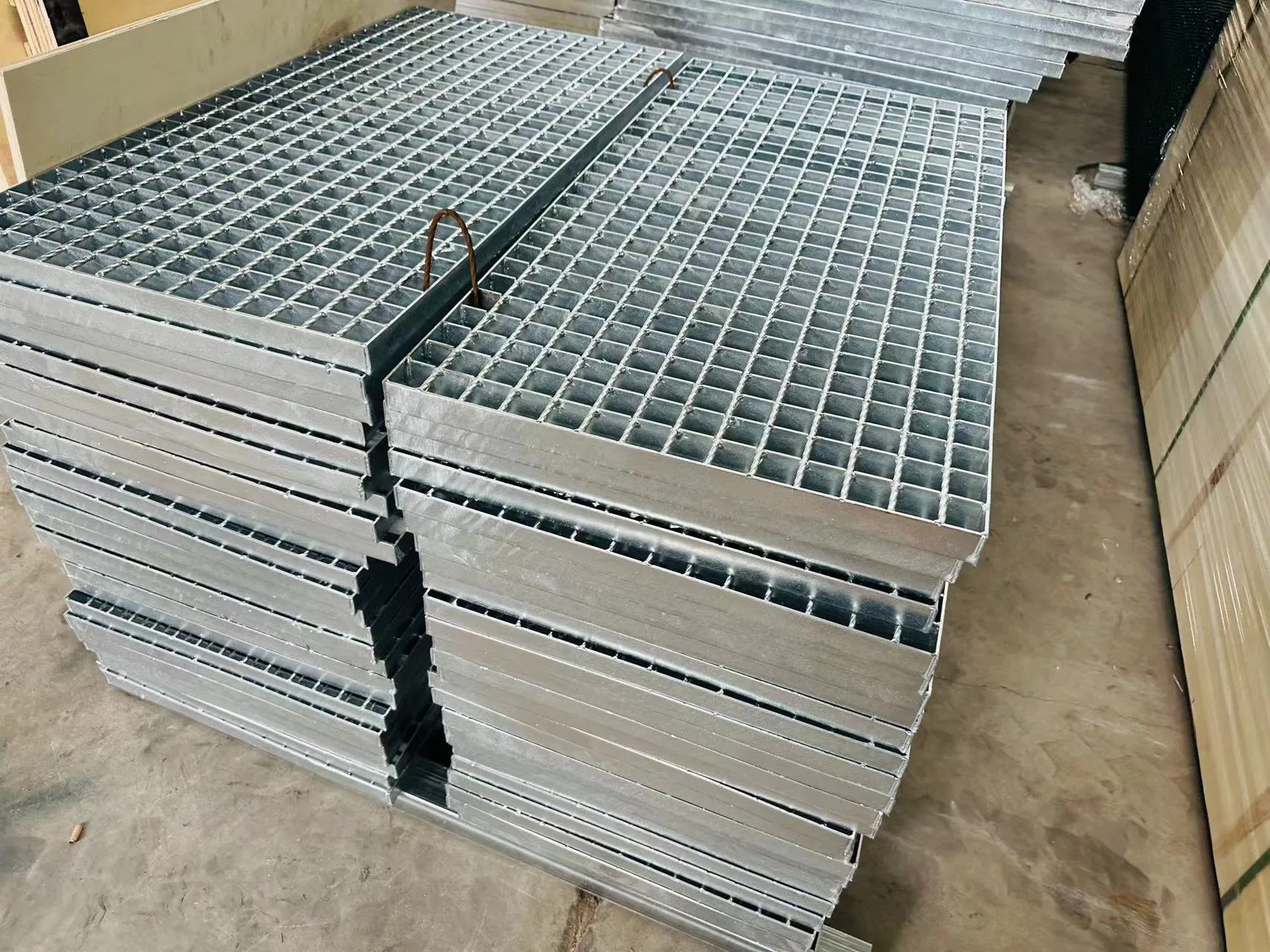 Metal Grate Floor Safety Drain Grating Iron Drainage Load Gully Grating