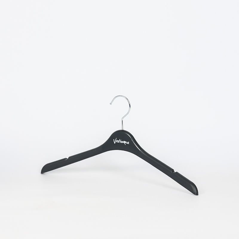 Sample Free Wholesale Durable Dress Clothes Display Black Plastic Hangers for Store