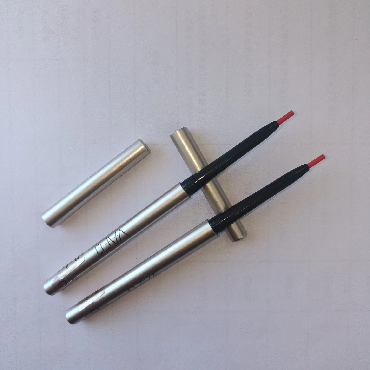 Long-Lasting Herbal Lip Liner for Vibrant Color and Hydration