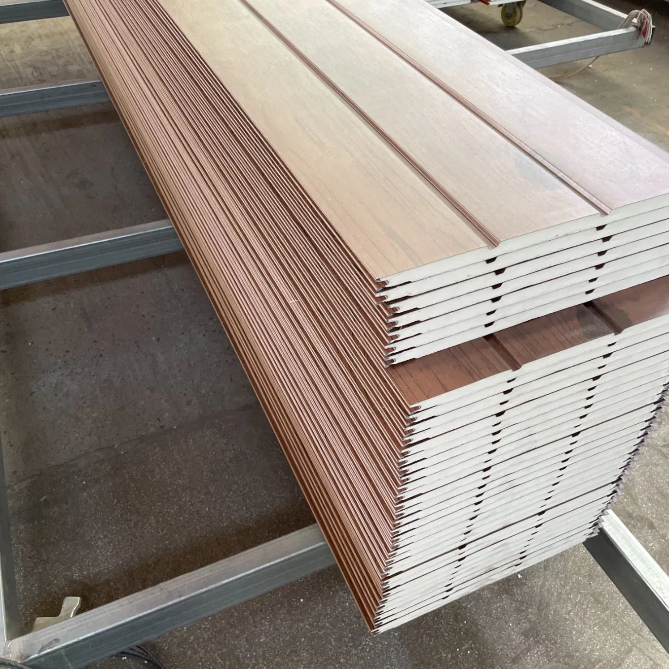 Thermal Insulation, Flame Retardant and Fireproof Exterior Wall PU Polyurethane Board Sandwich Panel for Cold Storage