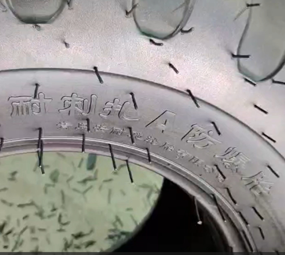 Тракторная шина 15.0/55-17 Heavy-Duty, устойчивая к проколам