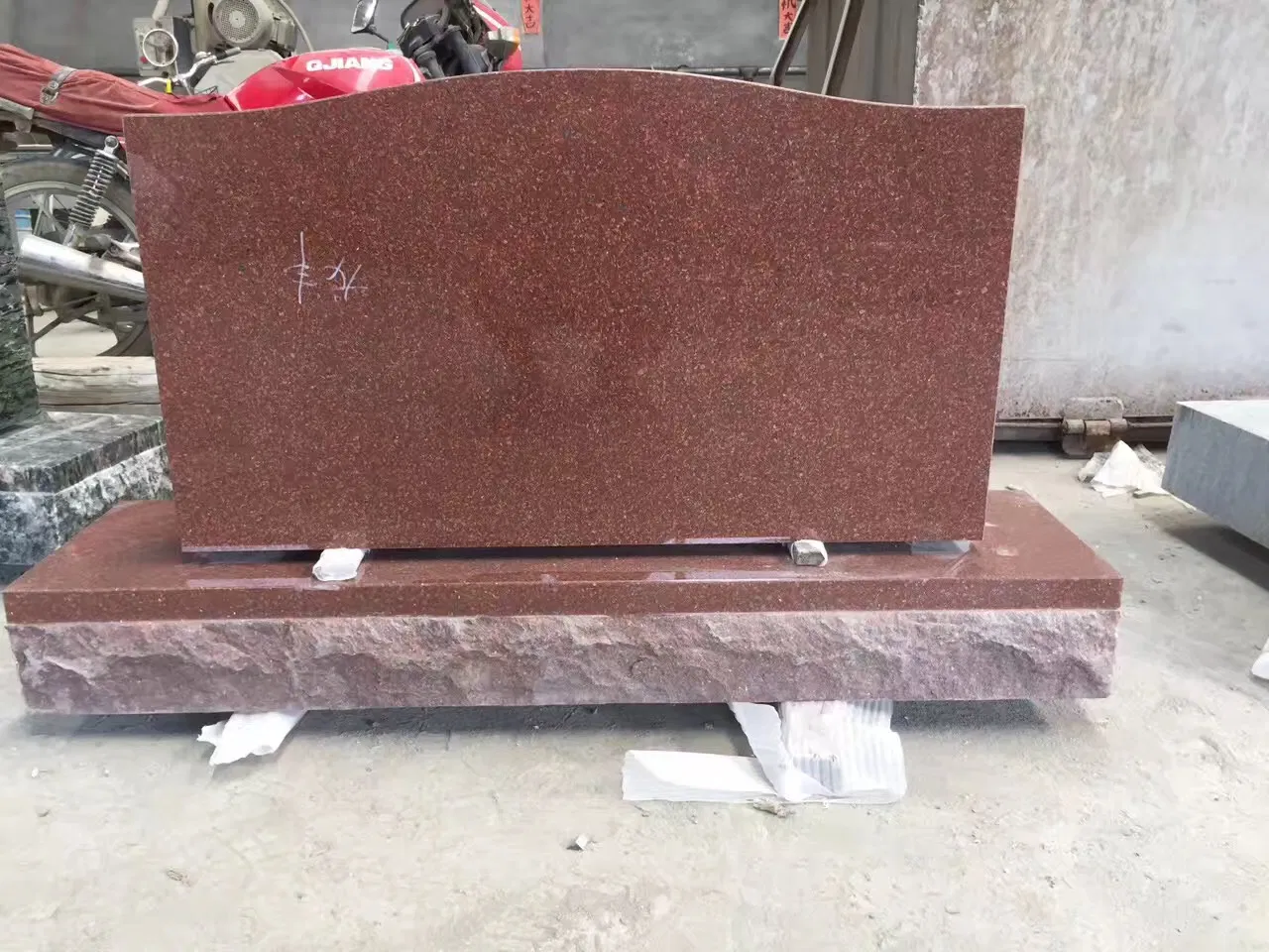 America Style Red Granite Tombstone Memorial Monument