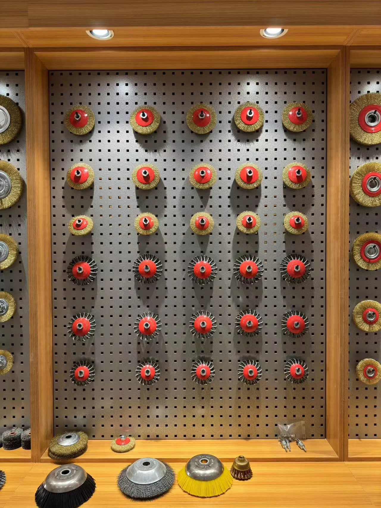 Twisted Knot Wheel Brushes with Holes Stringer Bead