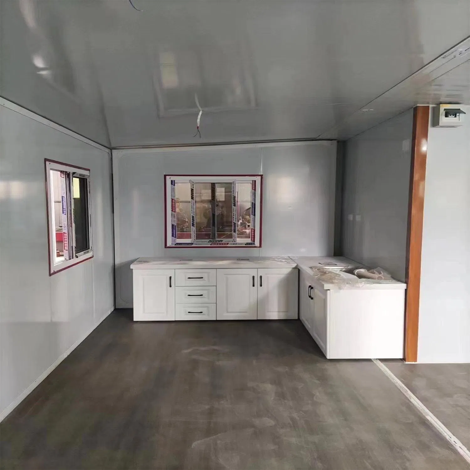 Modular Mobile Container House with Prefabricated Outdoor Housing and Bedroom Bathroom