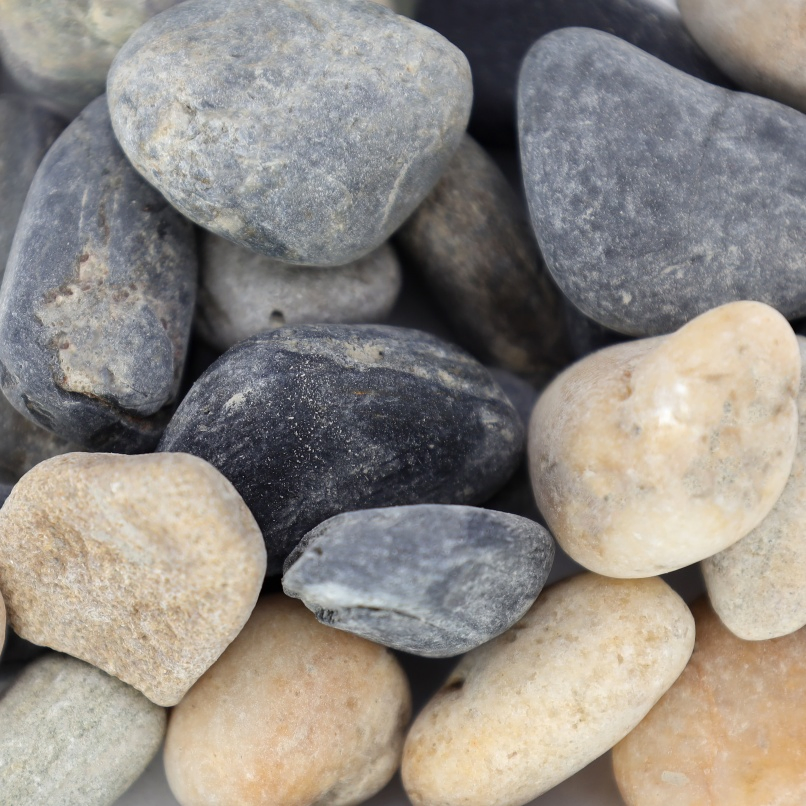 Durable Colored Pebble for Customizable Aquarium and Water Treatment Solutions