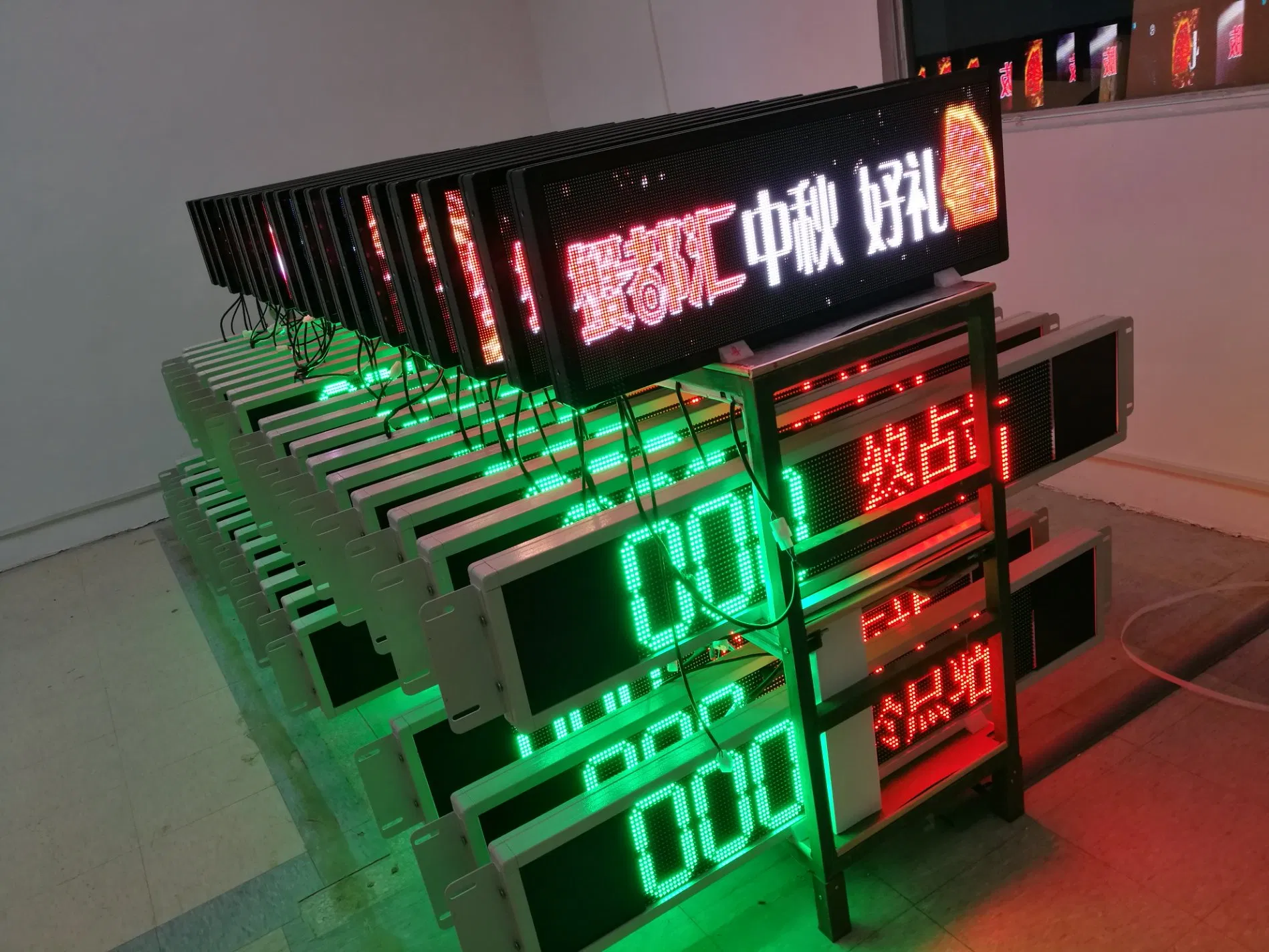 Quality White Text Semi-Outdoor P12mm Bus LED Display (7*96)