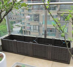 Горшок цветочный пластиковый для крыши