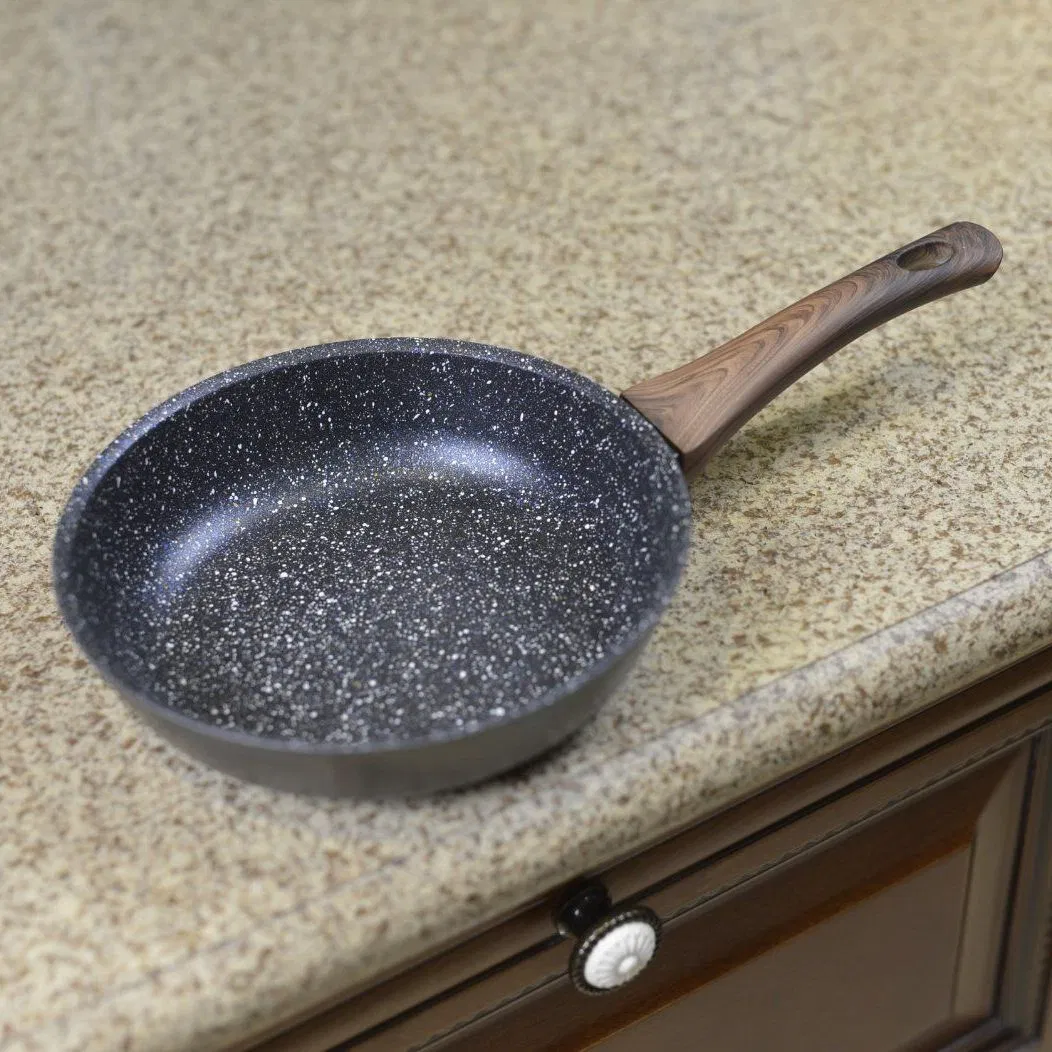 High Quality Non-Stick Aluminum Kichenware Frying Pan with Wood Handle