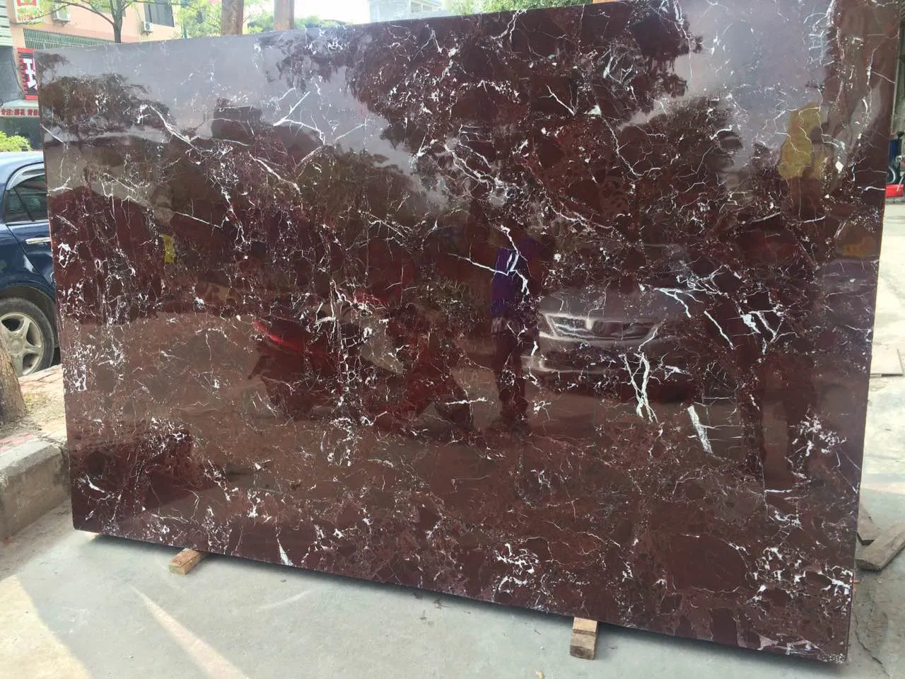 Плитка из агата Red Egeo Rose Marble для пола и стен