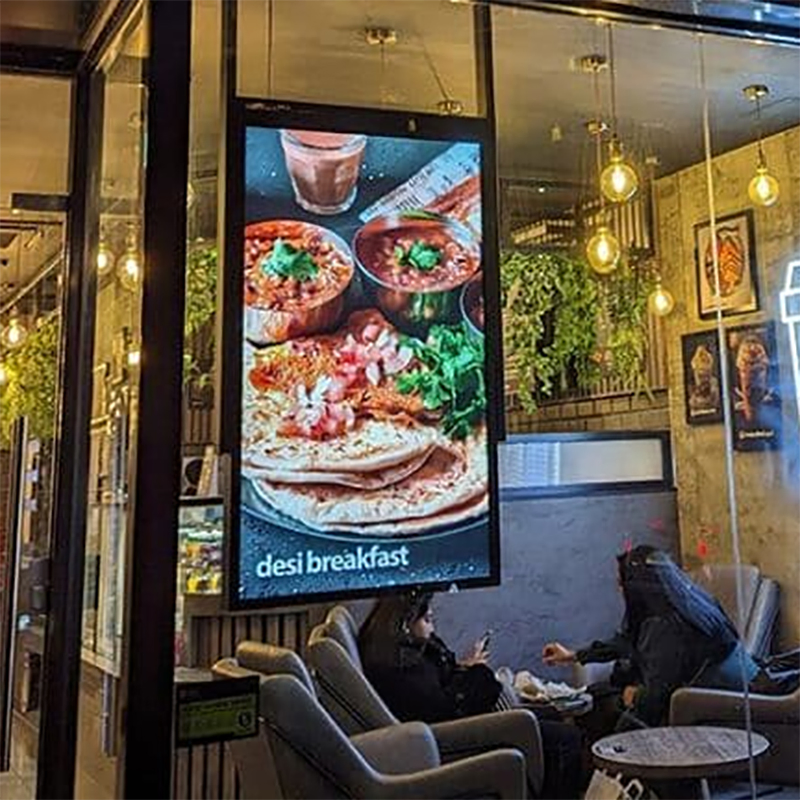 Slimline Digital Advertising Displays LCD Screen with 2K Resolution and High Brightness Street Advertising Screens