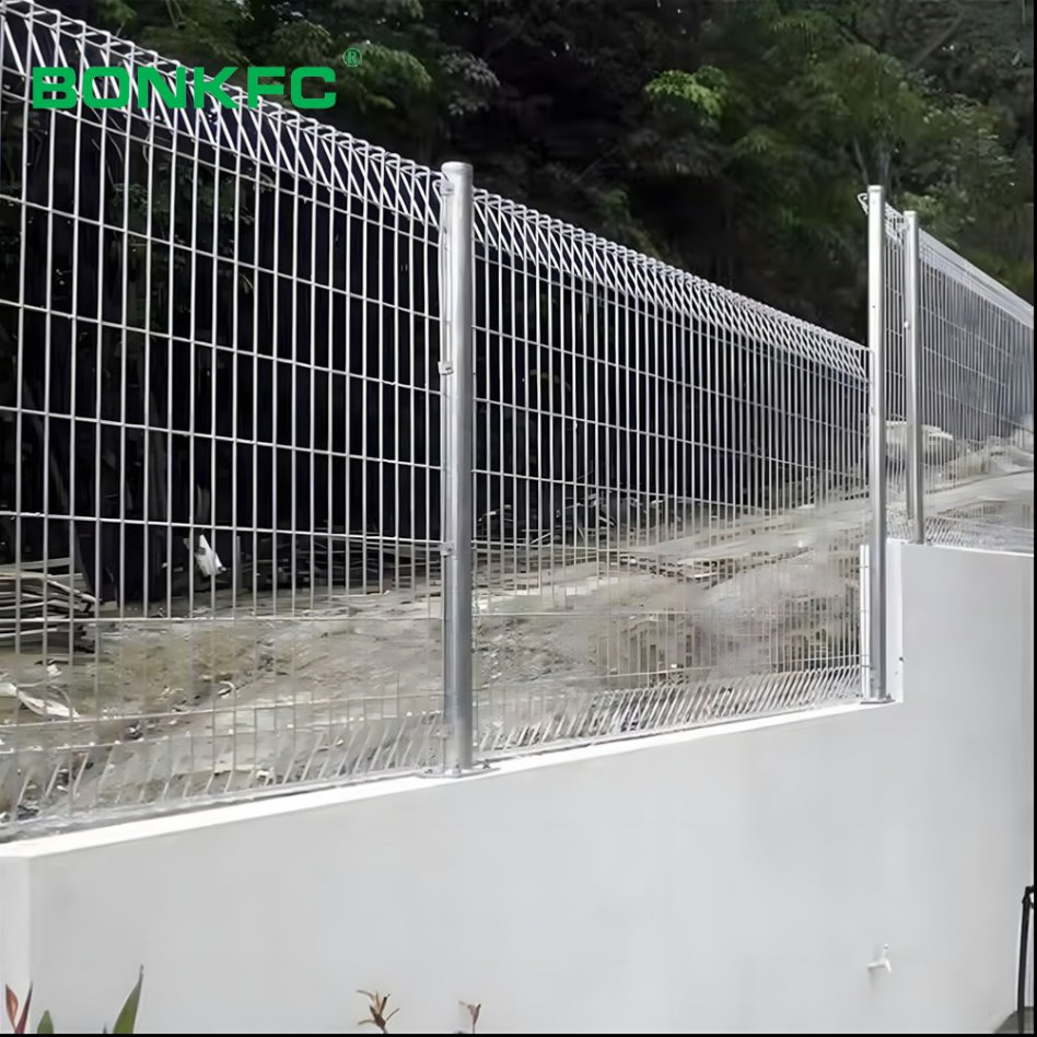 Malaysia Best Selling Galvanized BRC Triangle Bending Wire Mesh Fencing