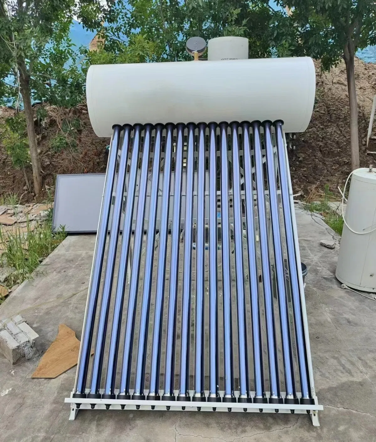 Factory Price 150L Pessurized Copper Heat Pipe Enamel Tank Solar Water Heater