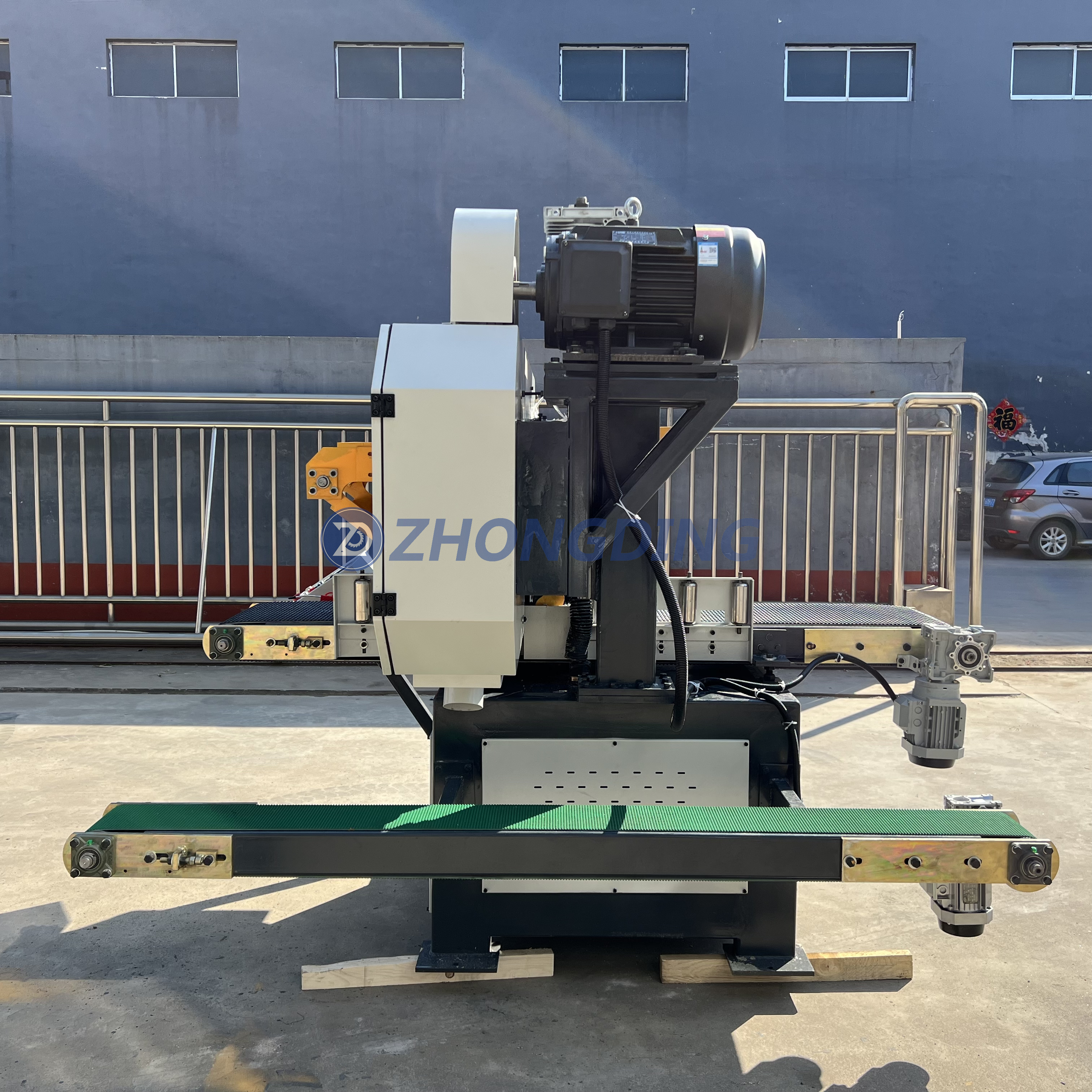 Станок ленточнопильный горизонтальный по дереву MJ3928X400