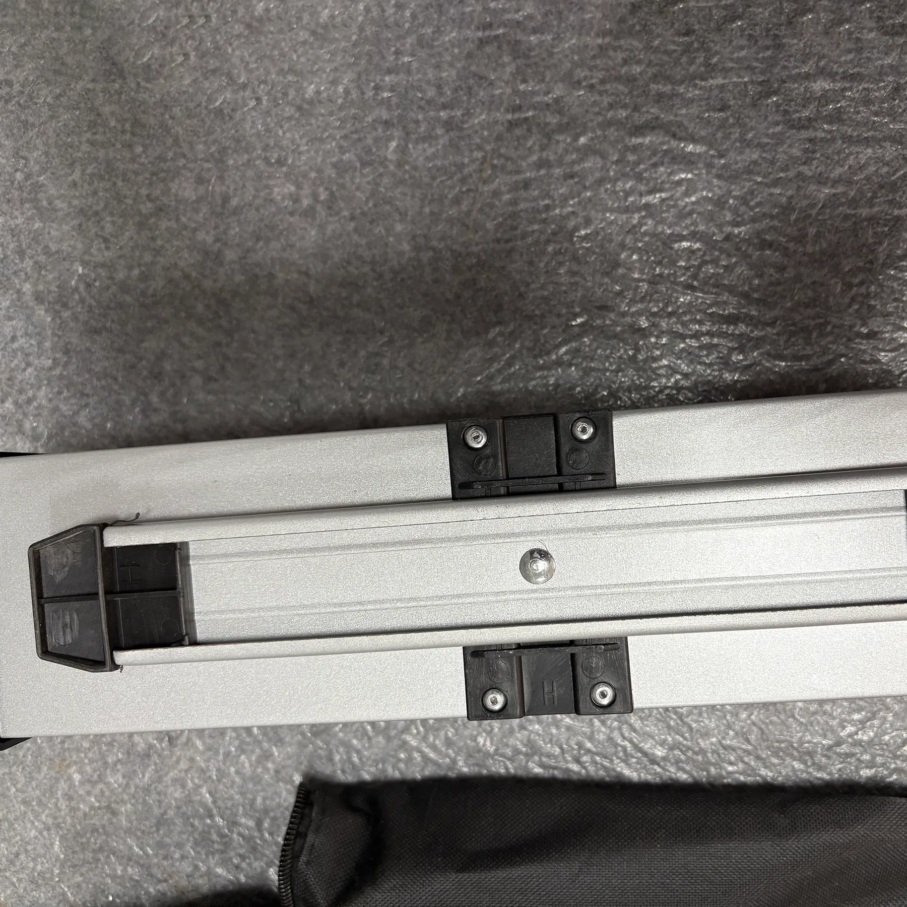 Elegant Aluminum-Like Roll up Banner Stand for Chinese Advertisements