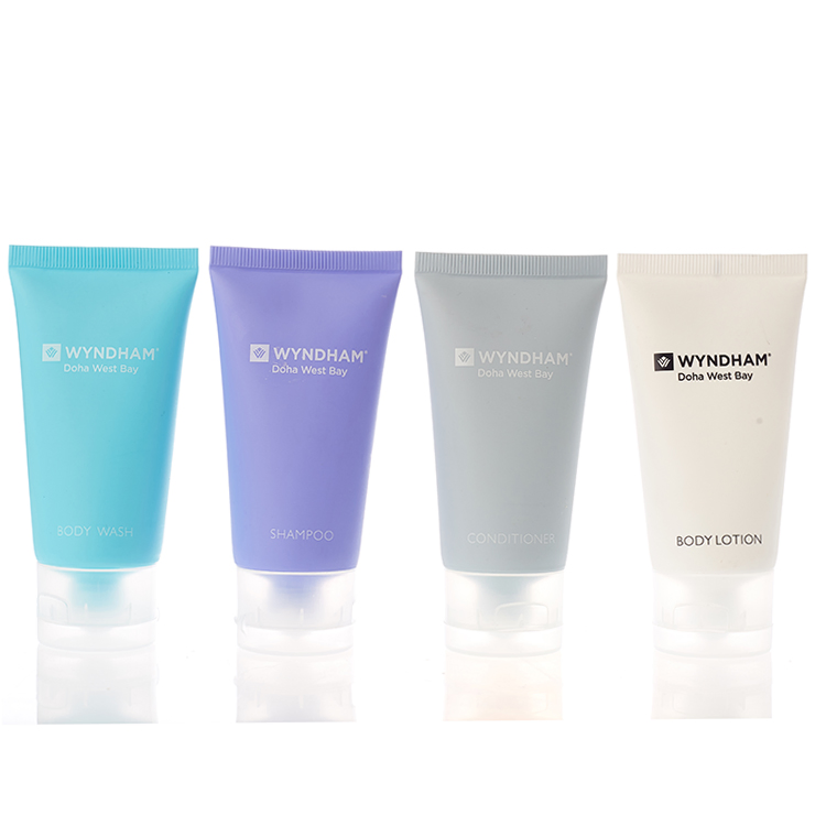 Wholesale 30ml Hotel Accessories Amenities Set Small Shower Gel Shampoo and Conditioner for Hotels SPA Bathroom