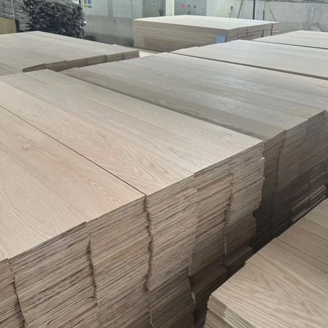 European Oak Indoor Hardwood Flooring Smooth Matte Real Wood Parquet White Oak Engineered Solid Wood Flooring