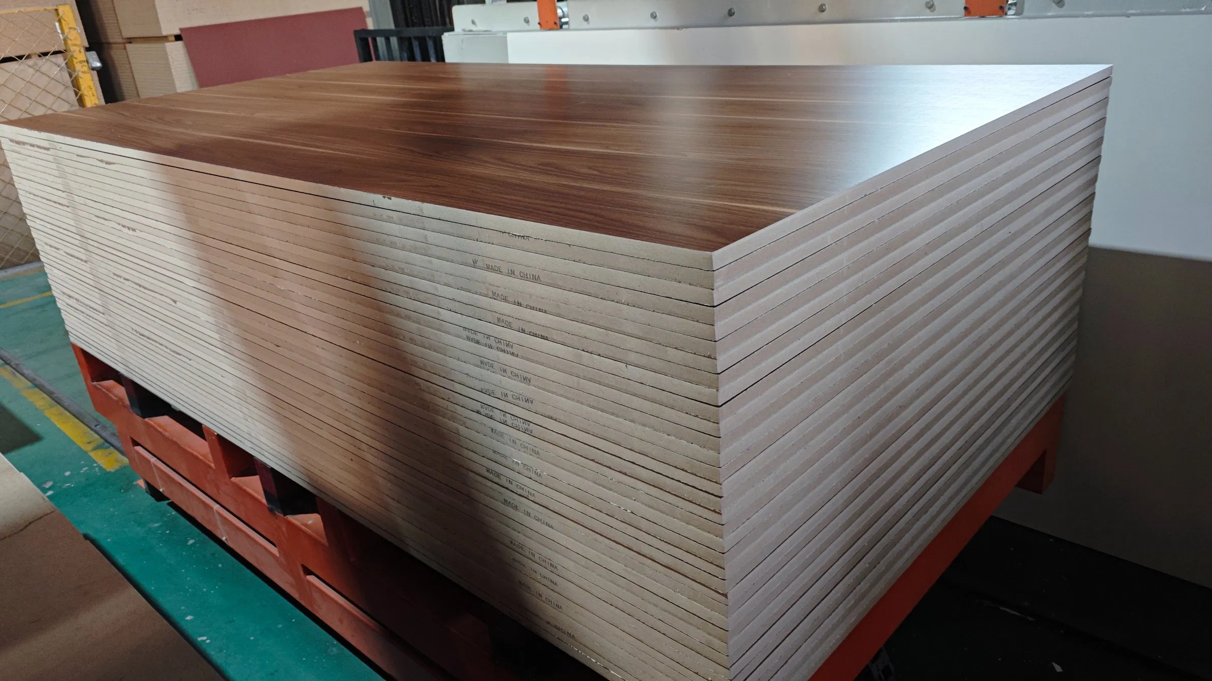 High-Quality 12mm 15mm 18mm E2/E1/P2 Melamine MDF for Furniture