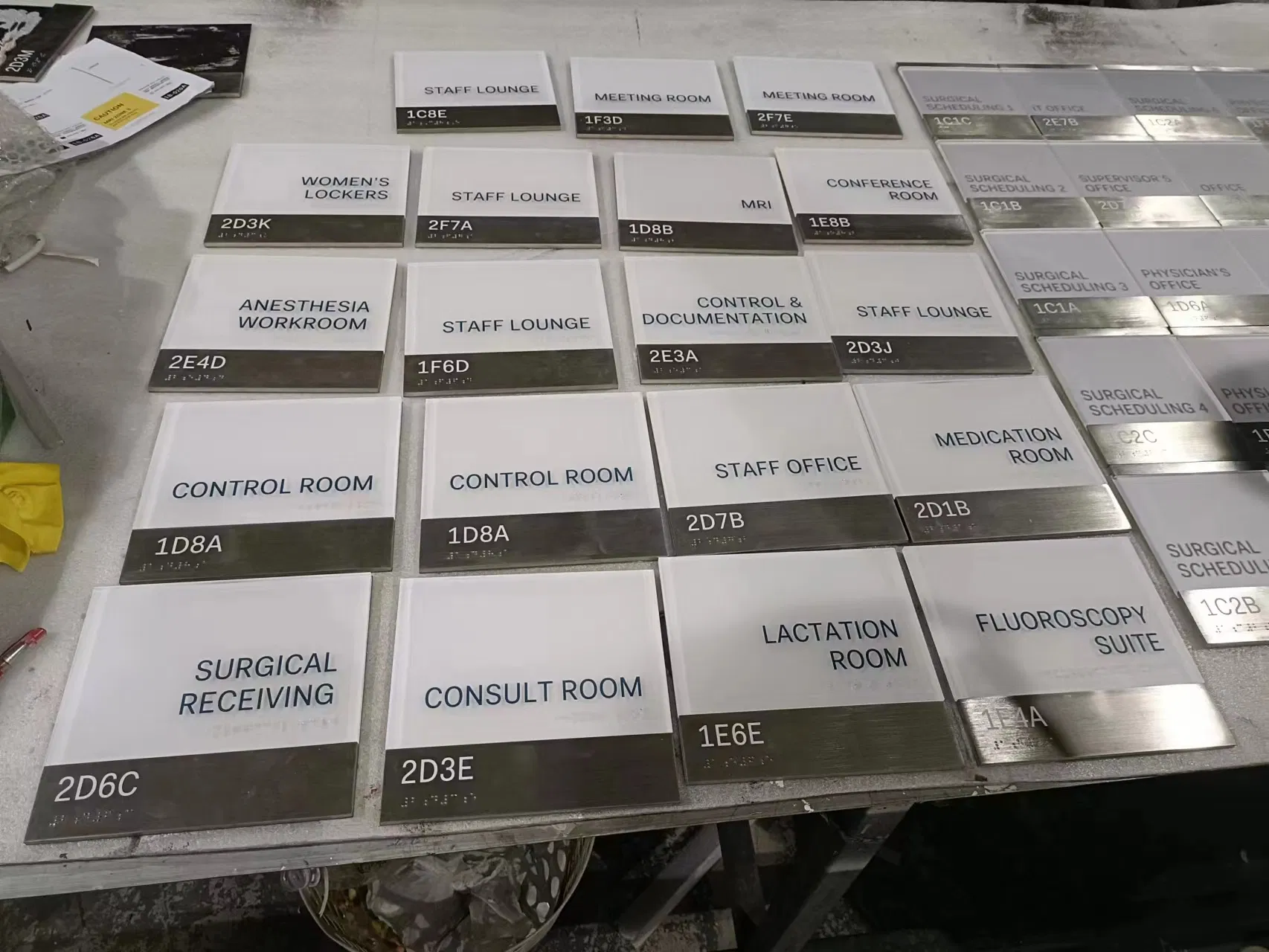 Ada Braille Sign Signage Custom Wayfinding Sign for Mall Toliet