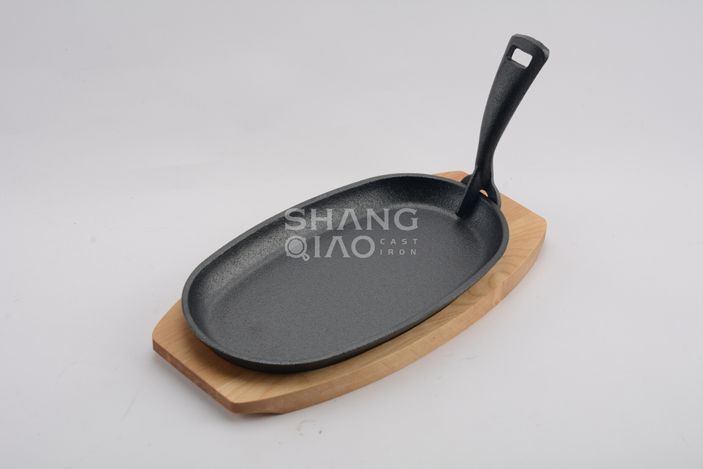 Modern Style Cast Iron Sizzling Fajita Skillet Ridged Steak Plate with Handle and Wood Base