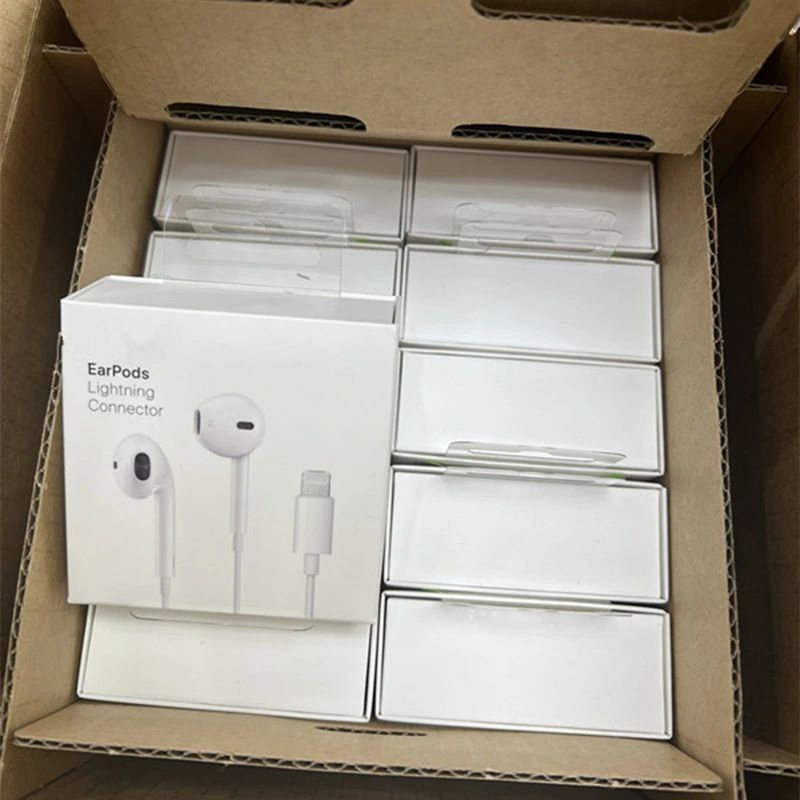 Оригинальные наушники Earpods с разъёмом USB-C