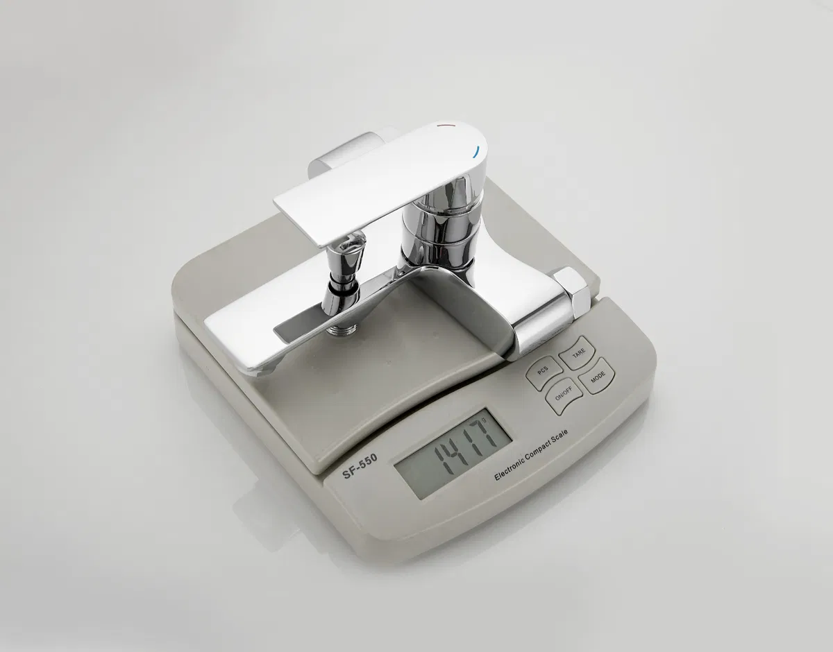 Bath Mixer Bathroom Faucet Single Lever Hot and Cold6353353c