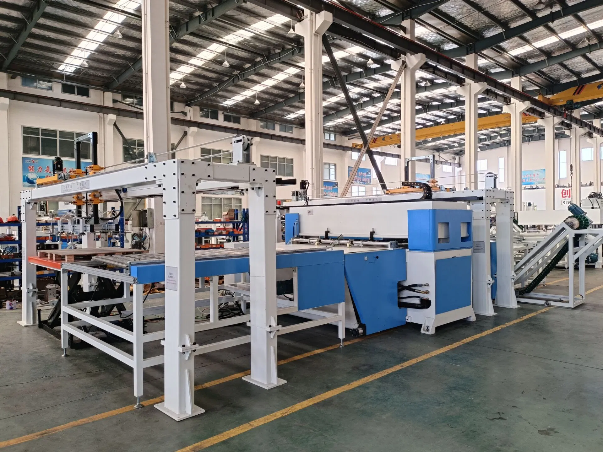 High Efficiency Automatic Lvt Floor Planks Punching Machine