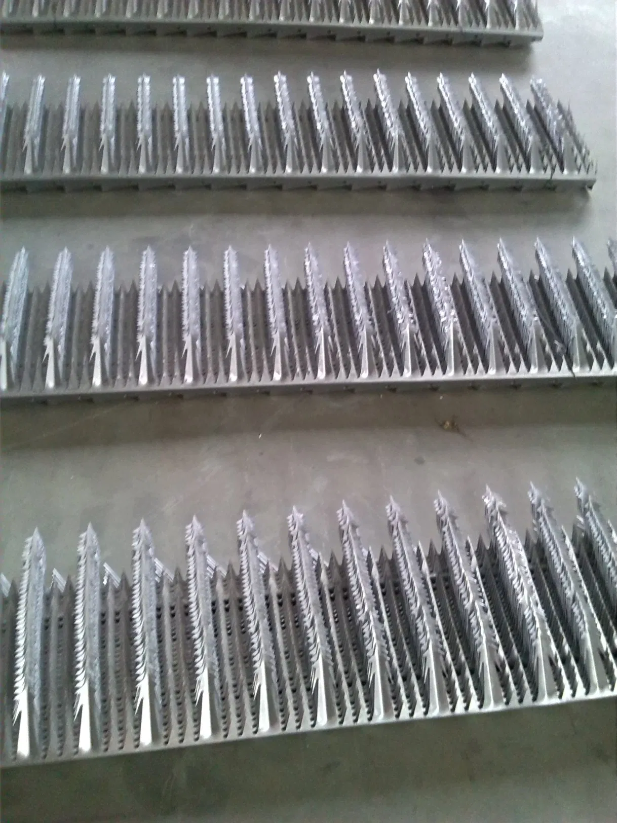 Anti-Climed Razor Spikes/ Wall Spike